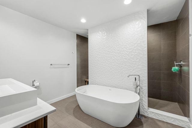 25 Virginia Ln, Cohasset, MA 02025