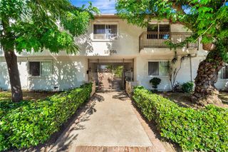 18601 Collins Street D17, Tarzana, CA 91356