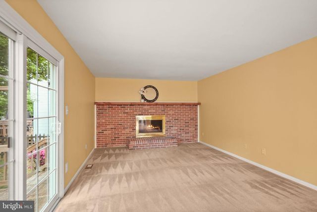 169 APPLEGATE DR, Sterling, VA 20164