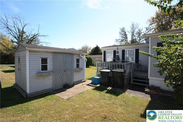 38 Oakwood Court, East Allen Twp, PA 18014