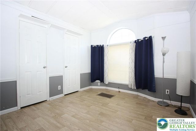 38 Oakwood Court, East Allen Twp, PA 18014