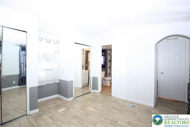 38 Oakwood Court, East Allen Twp, PA 18014