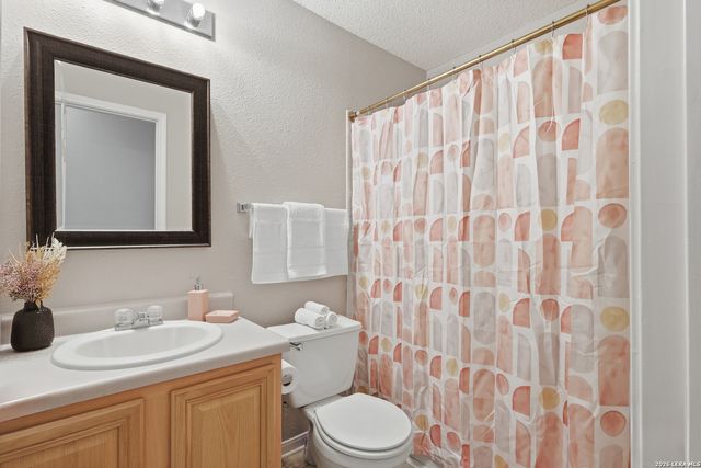 7030 Knights Hvn, San Antonio, TX 78233