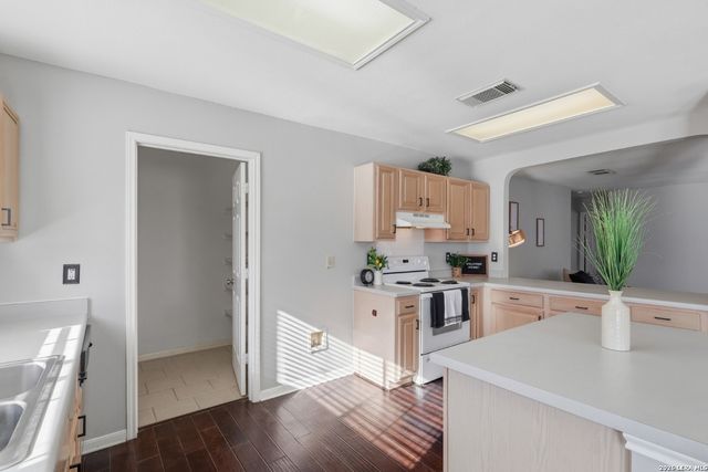 7030 Knights Hvn, San Antonio, TX 78233