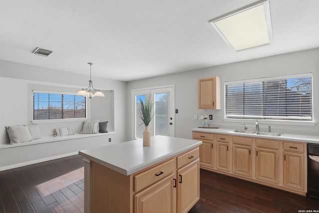 7030 Knights Hvn, San Antonio, TX 78233