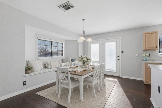 7030 Knights Hvn, San Antonio, TX 78233