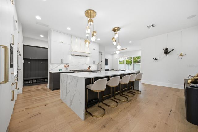 3611 W BARCELONA STREET, Tampa, FL 33629