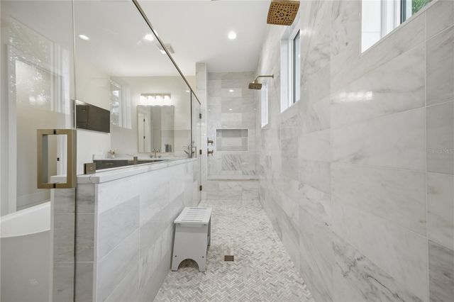 3611 W BARCELONA STREET, Tampa, FL 33629