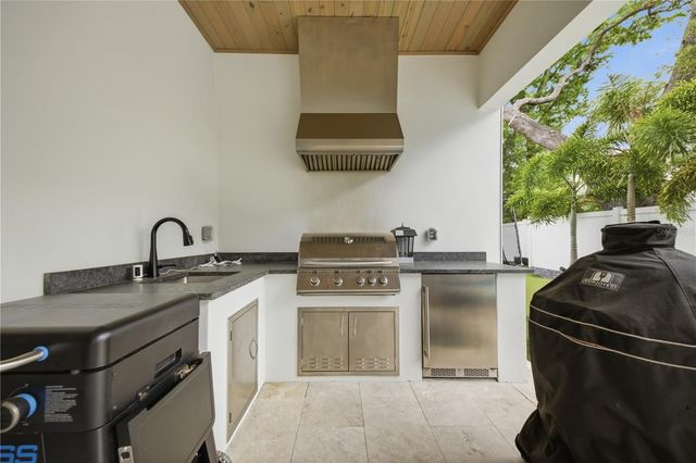 3611 W BARCELONA STREET, Tampa, FL 33629