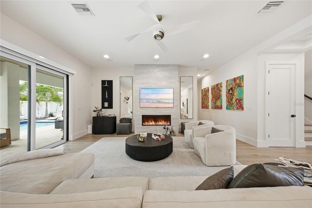 3611 W BARCELONA STREET, Tampa, FL 33629