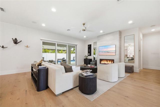 3611 W BARCELONA STREET, Tampa, FL 33629