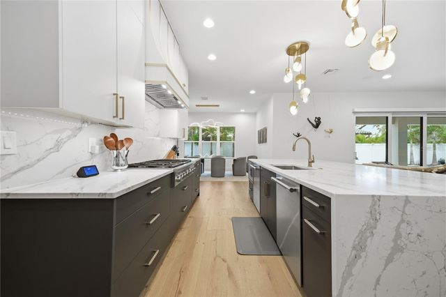 3611 W BARCELONA STREET, Tampa, FL 33629