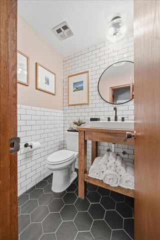 2026 Louisiana Avenue S, Saint Louis Park, MN 55426