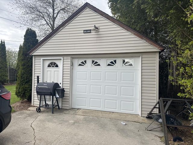 1016 N 10th STREET, Manitowoc, WI 54220