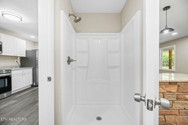 909 Dartmouth Rd, Knoxville, TN 37914