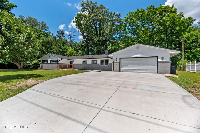 909 Dartmouth Rd, Knoxville, TN 37914
