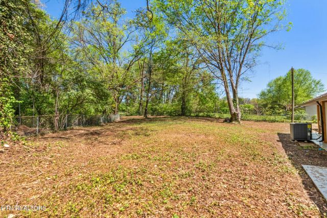 909 Dartmouth Rd, Knoxville, TN 37914