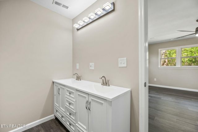 909 Dartmouth Rd, Knoxville, TN 37914