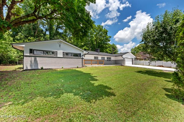 909 Dartmouth Rd, Knoxville, TN 37914
