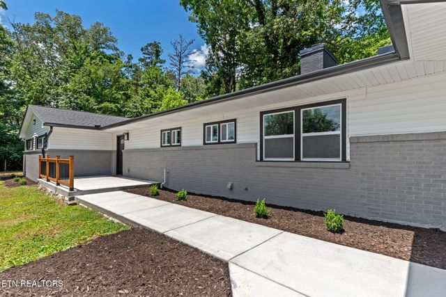 909 Dartmouth Rd, Knoxville, TN 37914