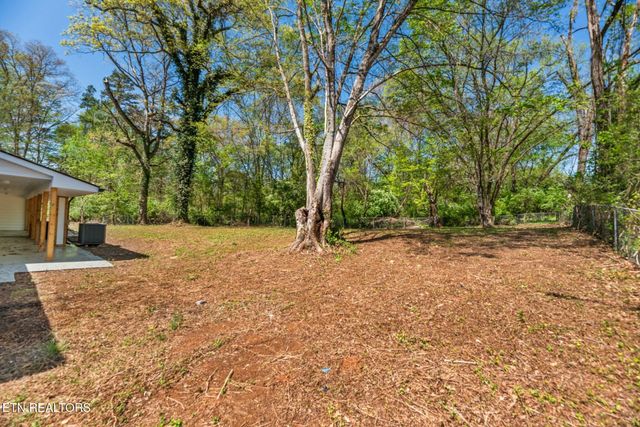 909 Dartmouth Rd, Knoxville, TN 37914