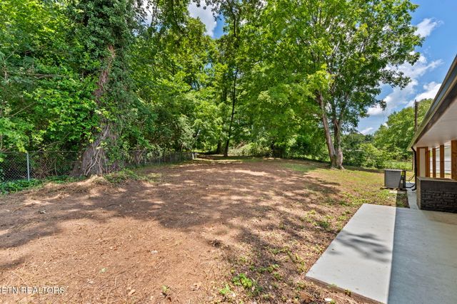 909 Dartmouth Rd, Knoxville, TN 37914