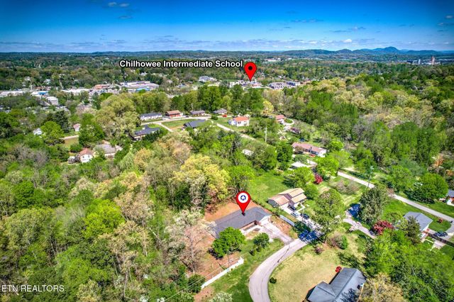 909 Dartmouth Rd, Knoxville, TN 37914