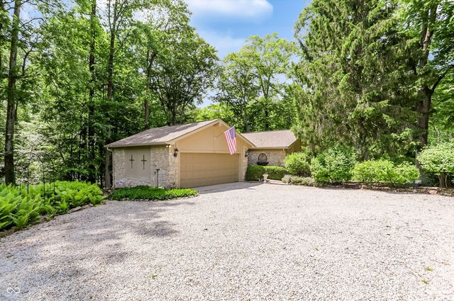 7592 S Poplar Point Drive, Trafalgar, IN 46181