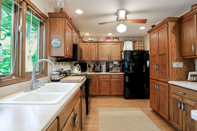 7592 S Poplar Point Drive, Trafalgar, IN 46181