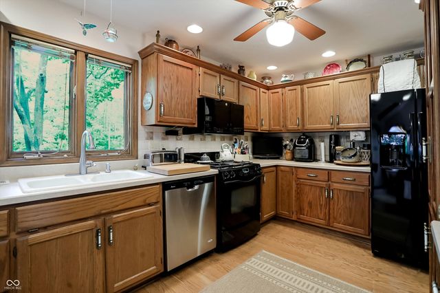 7592 S Poplar Point Drive, Trafalgar, IN 46181