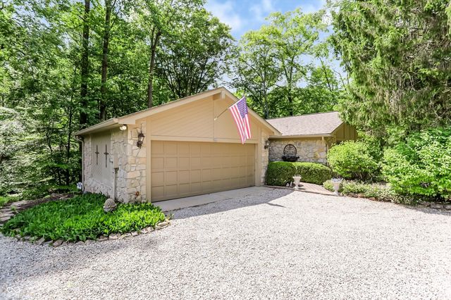 7592 S Poplar Point Drive, Trafalgar, IN 46181