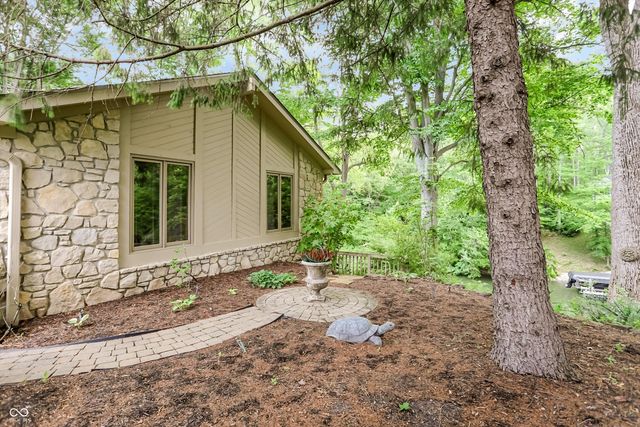 7592 S Poplar Point Drive, Trafalgar, IN 46181