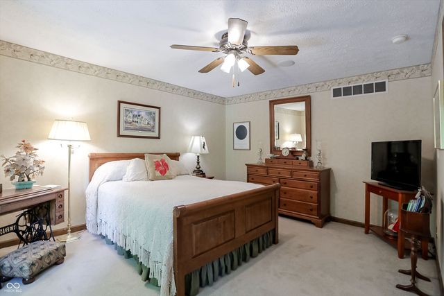 7592 S Poplar Point Drive, Trafalgar, IN 46181