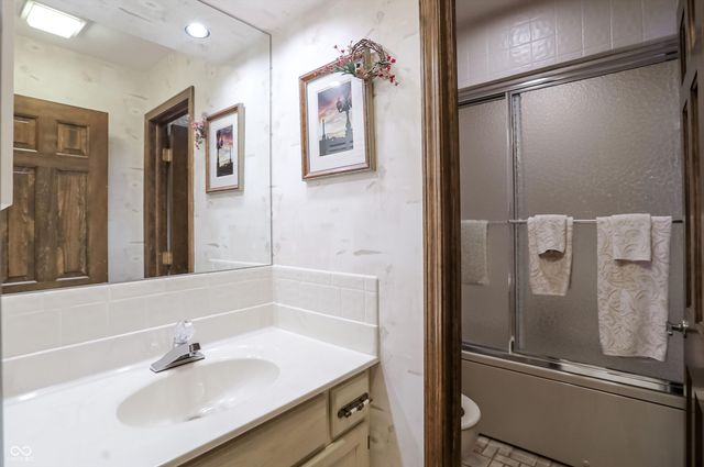 7592 S Poplar Point Drive, Trafalgar, IN 46181