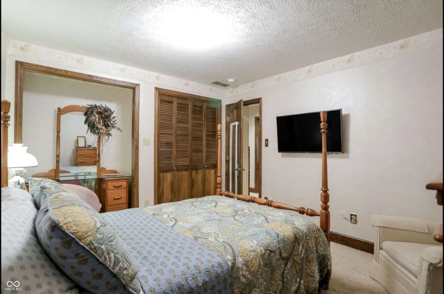 7592 S Poplar Point Drive, Trafalgar, IN 46181