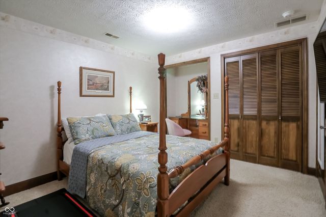 7592 S Poplar Point Drive, Trafalgar, IN 46181