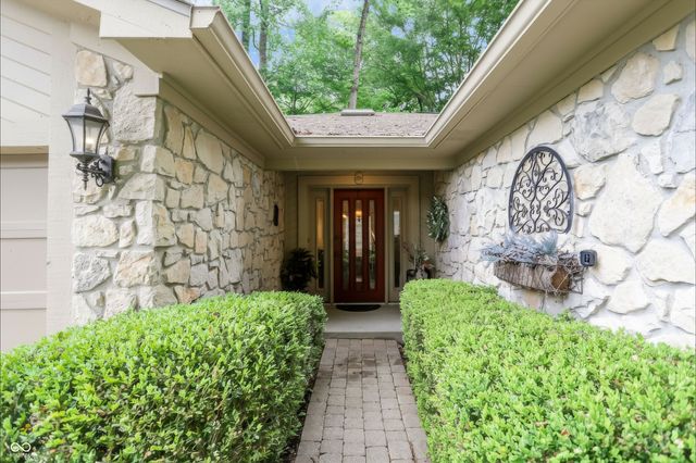 7592 S Poplar Point Drive, Trafalgar, IN 46181