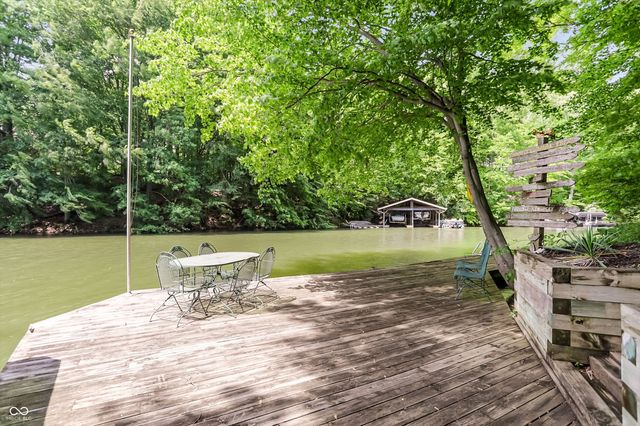 7592 S Poplar Point Drive, Trafalgar, IN 46181