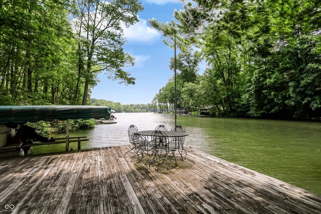 7592 S Poplar Point Drive, Trafalgar, IN 46181