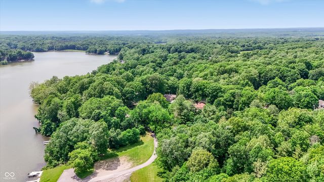 7592 S Poplar Point Drive, Trafalgar, IN 46181
