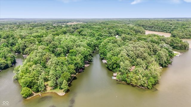 7592 S Poplar Point Drive, Trafalgar, IN 46181