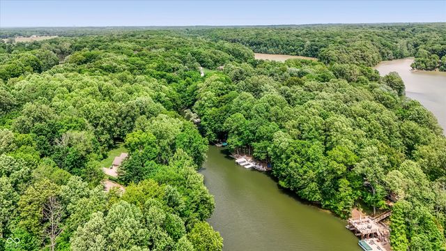 7592 S Poplar Point Drive, Trafalgar, IN 46181