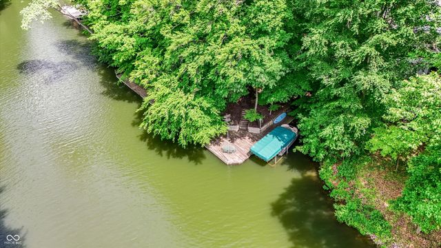 7592 S Poplar Point Drive, Trafalgar, IN 46181