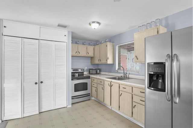 9412 Bellewood Street, Palm Beach Gardens, FL 33410