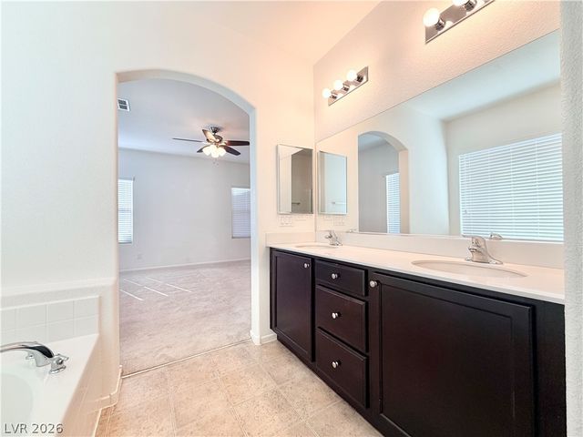 8435 Spirit Vale Avenue, Las Vegas, NV 89117