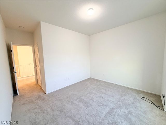 8435 Spirit Vale Avenue, Las Vegas, NV 89117