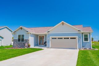 220 Crestview Lane, Lake Mills, WI 53551
