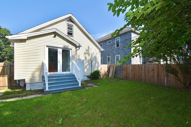 119 Littleton St, Springfield, MA 01104