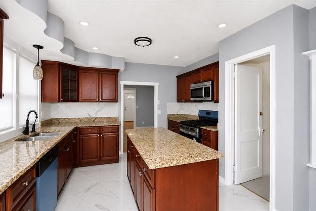 119 Littleton St, Springfield, MA 01104
