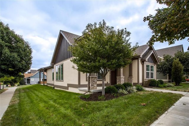 8117 N Farley Avenue, Kansas City, MO 64158